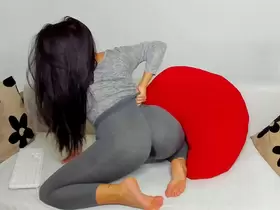 big ass girl squirting in tight yoga pants        zareen.live